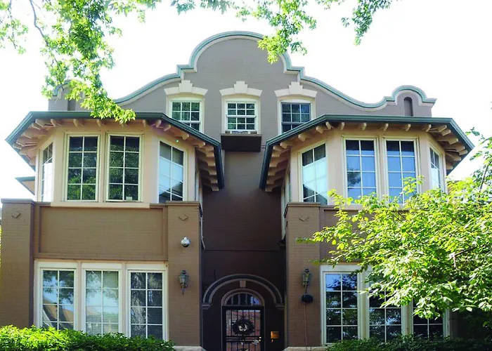 B&B only: The Holiday Chalet Victorian